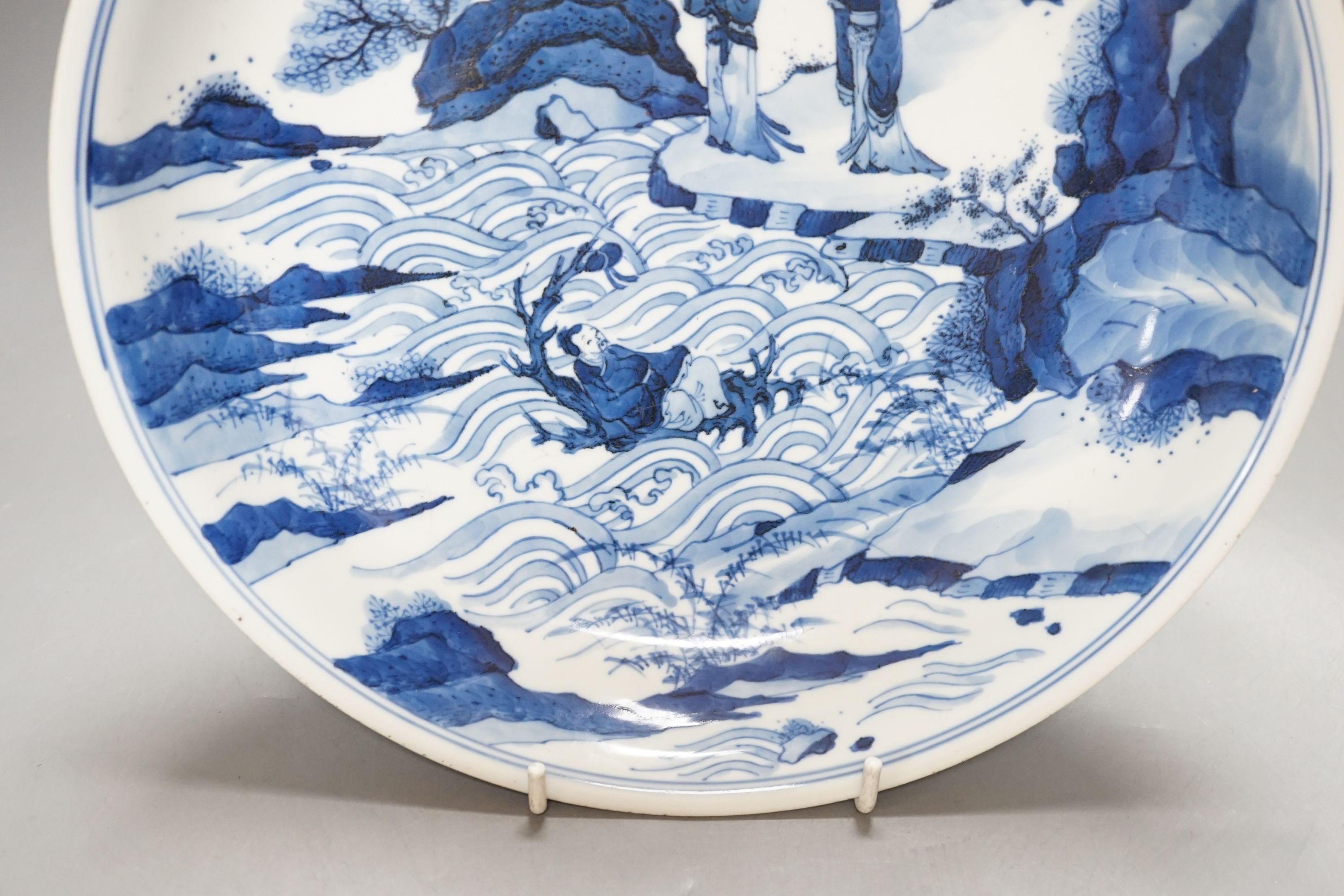 A Chinese blue and white dish, painted with figures, 27cm